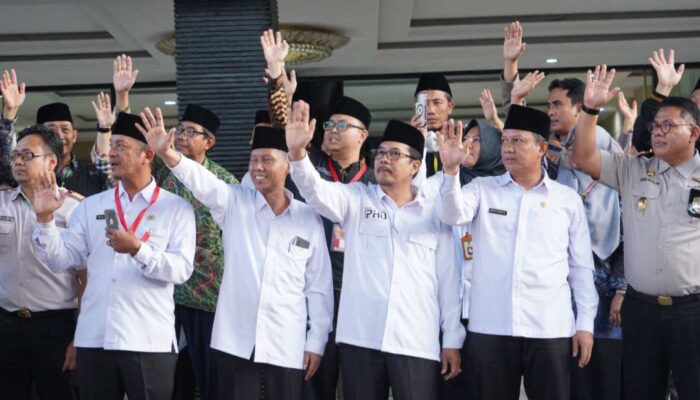Kloter Pamungkas JCH Dilepas Plt Kakanwil Kemenag Provinsi Jatim