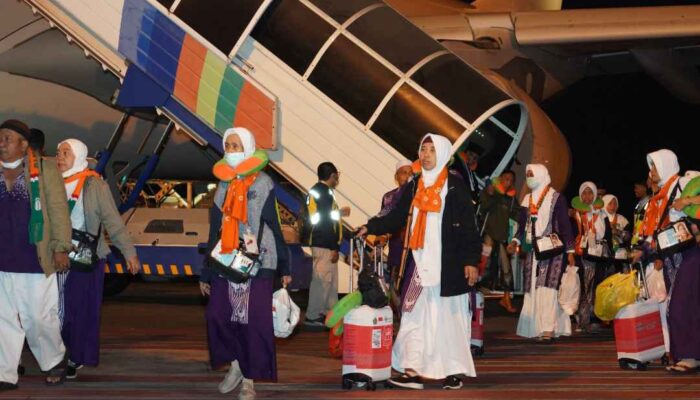 Kloter Pertama Debarkasi Surabaya Tiba di Bandara Juanda