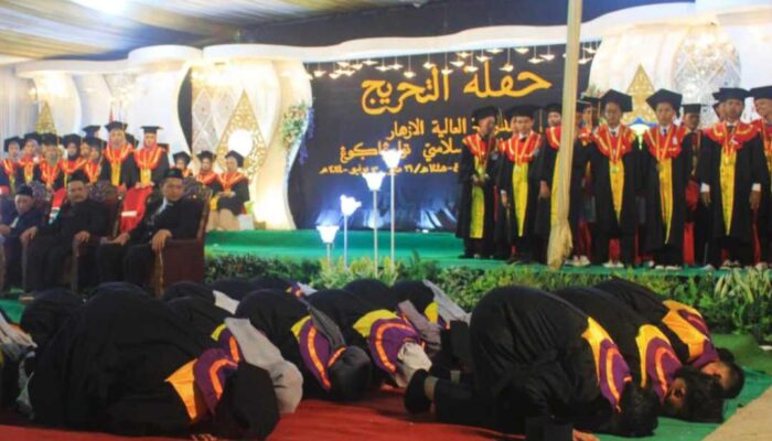 LPI Al Azhar Tulungagung Gelar Haflah Tahrij Berkesan Bagi Alumninya