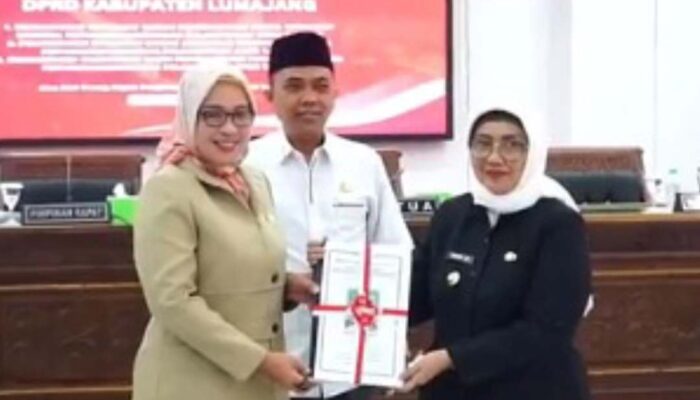 Pj Bupati Lumajang Dianggap Tidur Soal Truk Pasir Lewati Jalan Desa