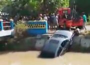 Manuver, Mobil Mewah Terperosok Sungai Maospati