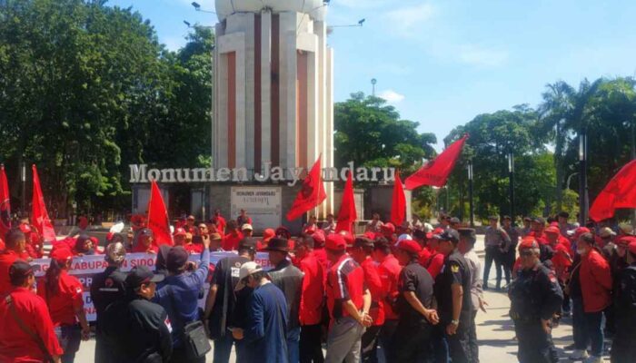 Ratusan Kader di Sidoarjo Demo Tolak Kriminalisasi Sekjen DPP PDI-P