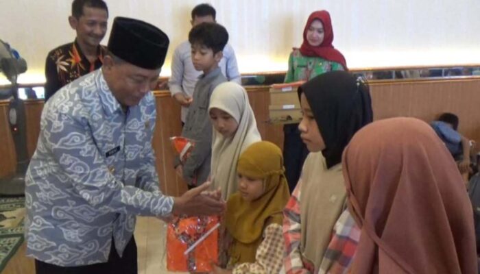 Senyum Bahagia Ratusan Anak TPQ di Jombang Dapat Seragam Gratis dari Pemdes Kepatihan