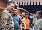 Ketua DPRD Magetan Serahkan Puluhan Bantuan Gerobak ke PKL