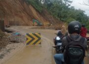 Proyek Pelebaran di Lumajang Selatan Tidak Perhatikan Keselamatan Pengguna Jalan