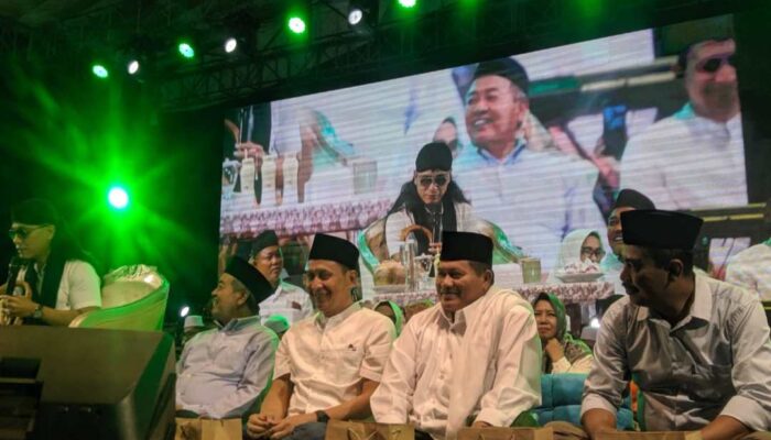 Puluhan Ribu Warga Serbu Pengajian Gus Miftah di Lapangan Padang Bojonegoro