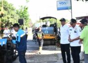 Kebut Infrastruktur, Pj Bupati Bondowoso Tinjau Trial Pembangunan Jalan