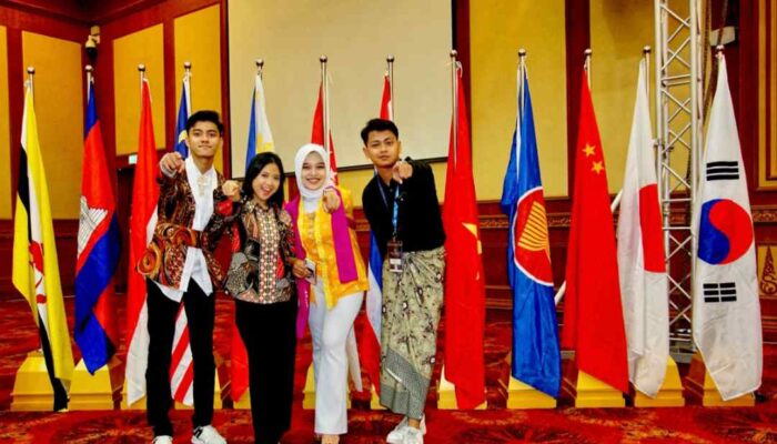 Duta UNAIR Jadi Delegasi Indonesia di Ajang AYCF di Brunei