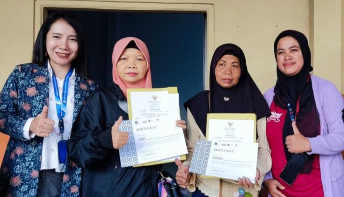 HCCM Serahkan Sertifikat Halal UMKM Desa Pasrujambe