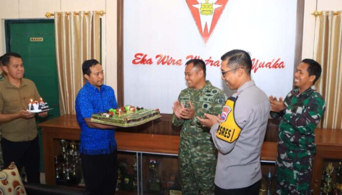 Polres Ngawi Beri Kejutan Dan Yon Armed 12 Kostrad