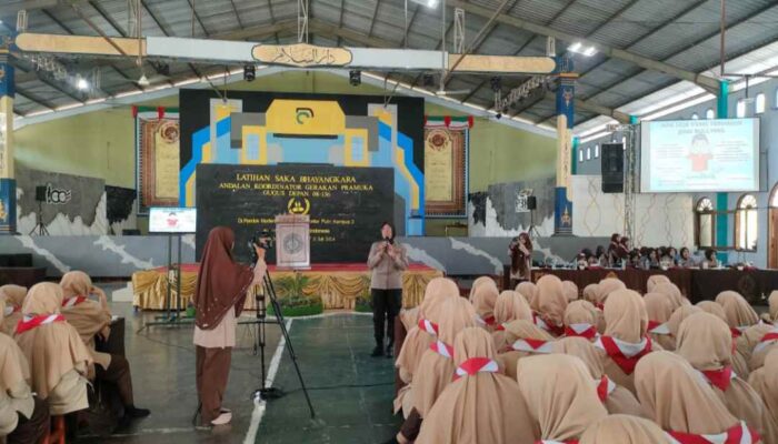 Sasar Ponpes di Ngawi, Polwan Polres Edukasi Cegah Bullying dan Kenakalan Remaja