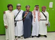 Jemaah Haji NTT Kembali ke Daerah dengan Baju Adat