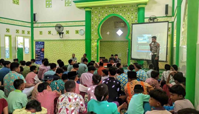 Ajak Pelajar Tertib Berlalu Lintas, Polres Lumajang Gelar Police Goes to School