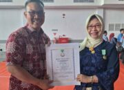 Guru Besar Unair Terima Penghargaan dari BKKBN