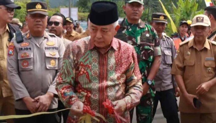Bupati Malang ke Tirtoyudo Resmikan Jalan Utama Desa Tangkil – Pantai Sipelot Pujiharjo