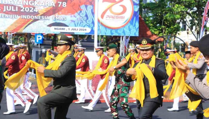 Tarian Massal Orek-orek Ngawi Warnai Upacara Hari Bhayangkara ke 78
