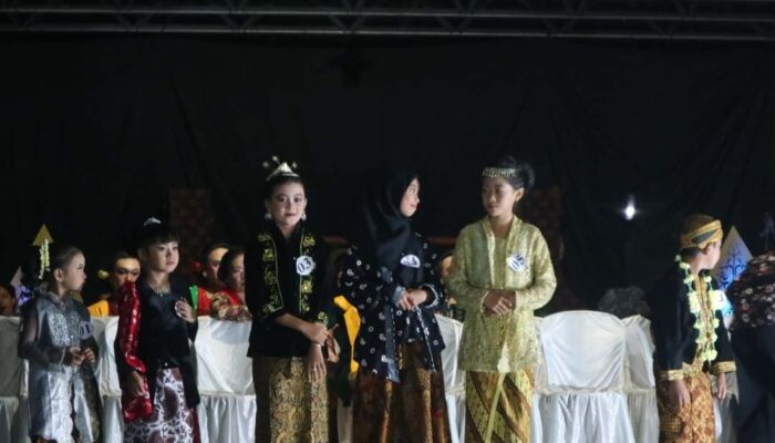 Peragaan Busana Jawa Lawas Ki Purwa Heritage Festival 2024 Diramaikan Guk Yuk Jombang