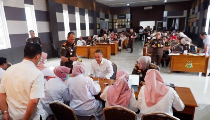 Cegah Penyalahgunaan Narkoba, Pegawai Kejari Sidoarjo Mendadak Dites Urine