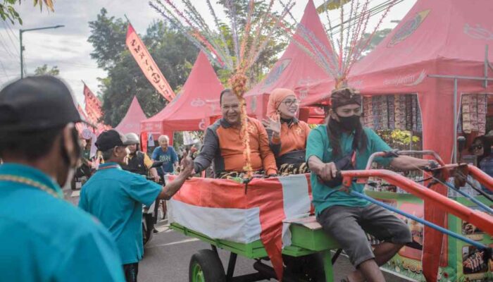Semarak Parade Traktor Meriahkan Hari Koperasi di Jember