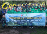 Danrem 081 Dhirot Saha Jaya Didampingi 8 Dandim  Daki Puncak Gunung Lawu