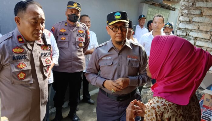 Polres Bangkalan Renovasi MCK dan RTLH di Kelurahan Pejagan