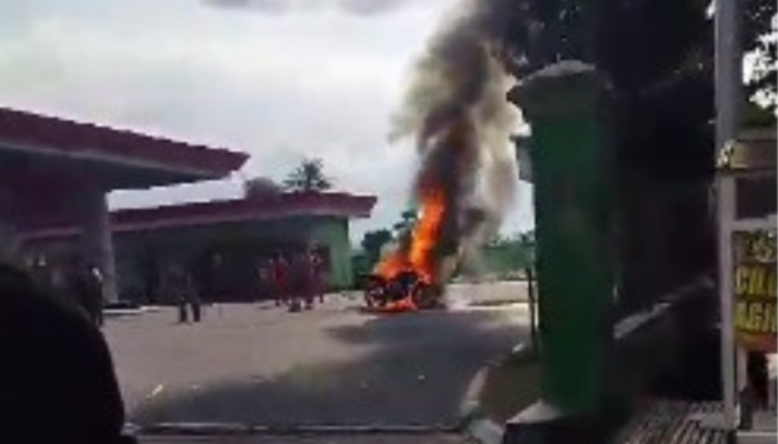 Motor Tengkulak Pertalite Terbakar di SPBU Pertamina 54.673.11 Lumajang