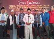 Pasangan Bagus Daftar ke KPU Bondowoso Naik Becak, Diiringi Sholawat Badar