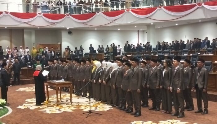 50 Anggota DPRD Bojonegoro 2024-2029 Dilantik, Ini Pernyataan Pj Bupati