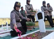Polwan Polres Madiun  Ziarah ke TMP