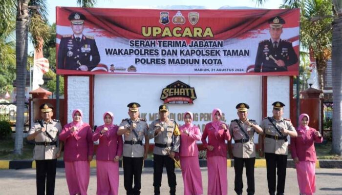 Sertijab Wakapolres dan Kapolsek Taman, Diiringi Parade Drumband dan Aksi Pesilat