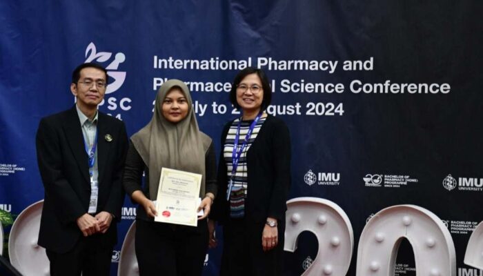 Mahasiswa Farmasi Unair Raih Best Oral Presentation Internasional di Malaysia