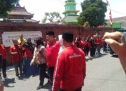 Bacagub Jatim Risma Ziarah Makam Gubernur Suryo di Magetan Sebelum Daftar ke KPU