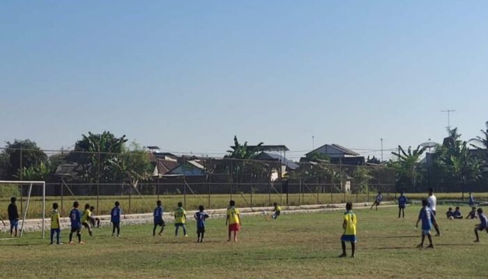 Junio Football Club Jamu Turangga Football Club di Laga Persahabatan
