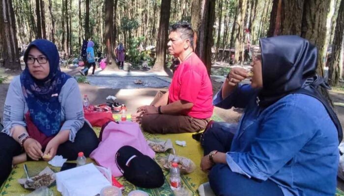 Nikmatnya Rujak Otek di Wisata Kalipinusan, Poncosumo