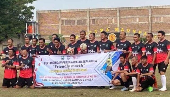 Marakkan HUT ke-79 RI, Tim Unesa FC Cukur Gundul Pemkab Magetan