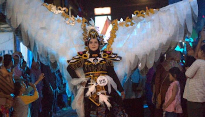 Melihat Keseruan Warga Mancilan Jombang Gelar Fashion Show Busana Daur Ulang