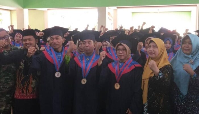 Ratusan Emak-emak Hebat Diwisuda Dinas PPKBP3A Magetan