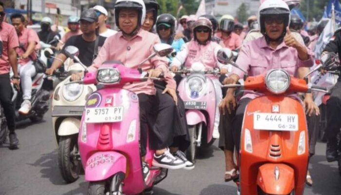 Pasukan Pink Antar Fawait – Djoko Daftar ke KPU Jember