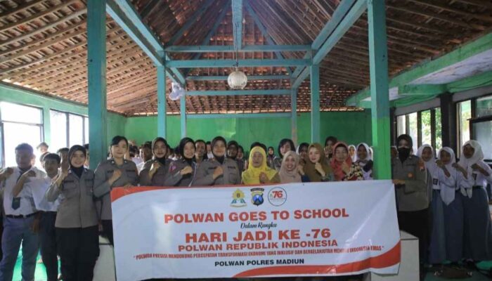 Polwan Goes to School Bawa Pesan Positif ke Sekolah