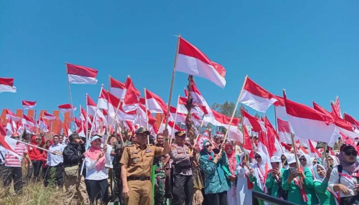 Ribuan Merah Putih Berkibar di Kawah Wurung, Pj Bupati: Bukti Cinta NKRI