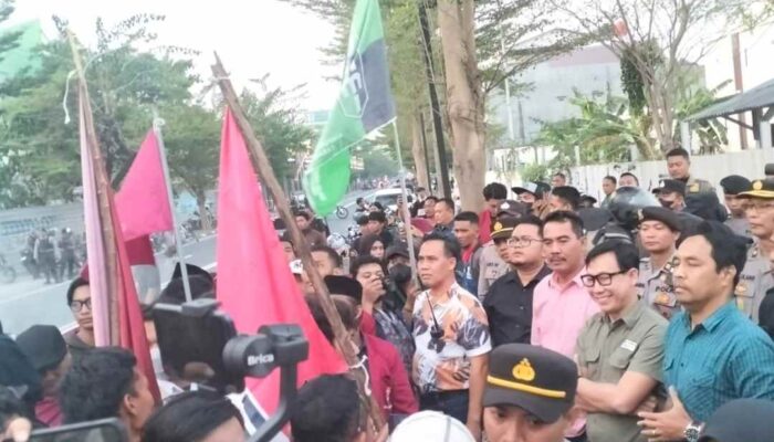 Demo Mahasiswa Dukung Putusan MK di DPRD Bojonegoro Nyaris Bentrok