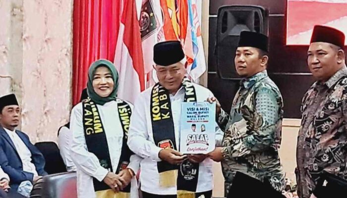 Diarak Ribuan Simpatisan, Sanusi-Lathifah Daftar ke KPU Kabupaten Malang