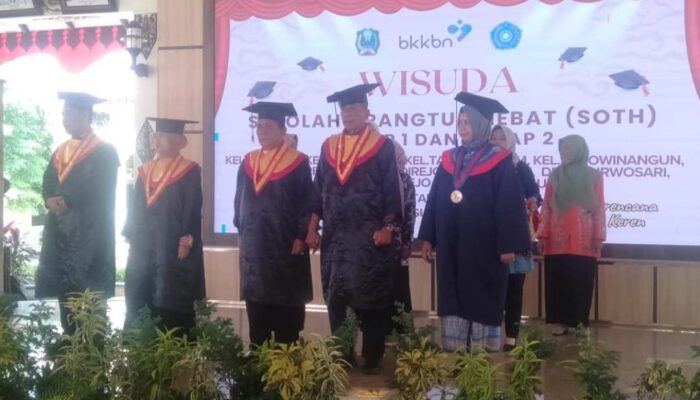 220 Peserta Sekolah Orang Tua Hebat BKKBN Diwisuda