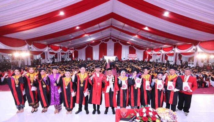 Wisuda ke- 129  Untag Surabaya Diharapkan Lahirkan Patriot Indonesia Emas