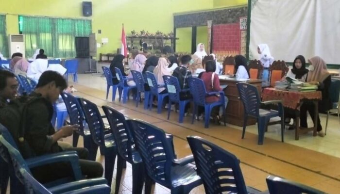 Kejar Beasiswa, Ribuan Mahasiswa Datangi Kantor Dinas Pendidikan Bojonegoro