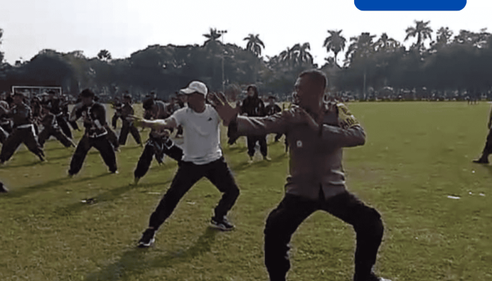 Jelang Pilkada, Polisi Ngawi Latihan Silat Bersama Warga
