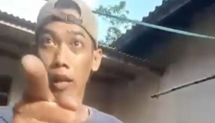 Viral, Pria di Jombang Ngamuk Pukuli Kurir Paket COD