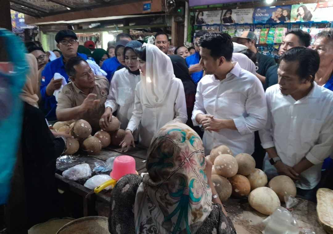 Emil Kunjungi Pasar Larangan