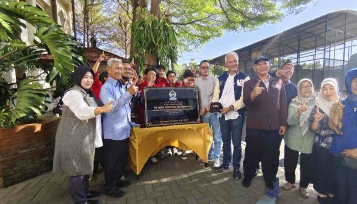Ada Mini Zoo di Adi Buana, Ganjar Nyemprot Burung Rektor