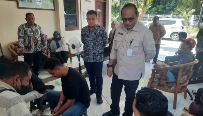 Warga Disabilitas Dapat Bantuan Kaki dan Tangan Palsu dari Dinsos Jember